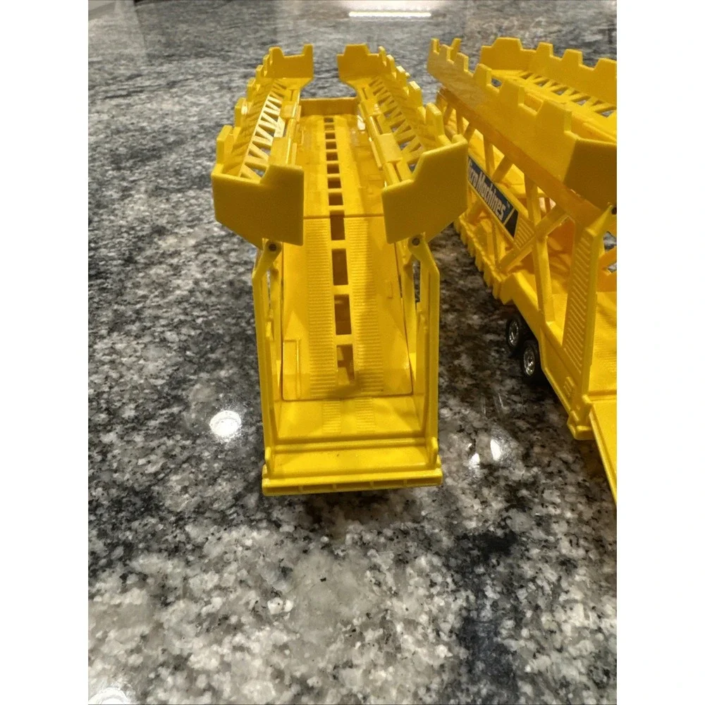 Galoob Micro‎ Machines 2 Big Rig Hauler Car Carrier Yellow Trailer Enclosed
